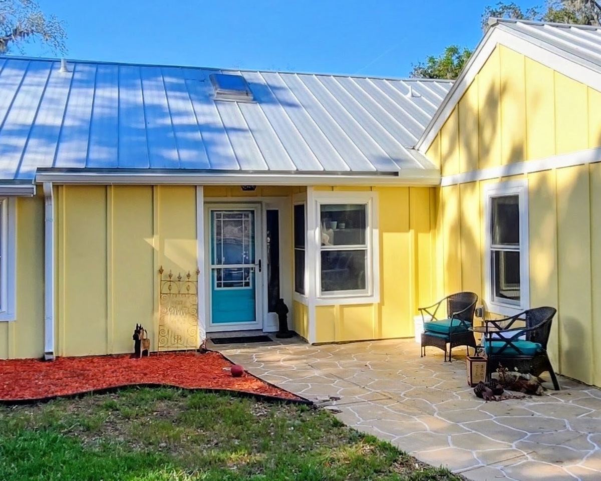 Single-story home with James Hardie board-and-batten siding installed by Better Home Improvement in St. Augustine, FL