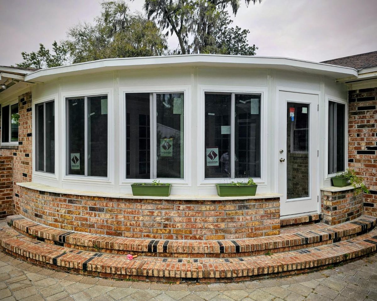 Bay-style sunroom completed by Better Home Improvement in Yulee, FL